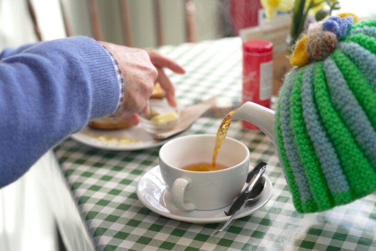 How to Make Moringa Tea That Doesn’t Taste Like Dirt (And Whether You Should Bother)